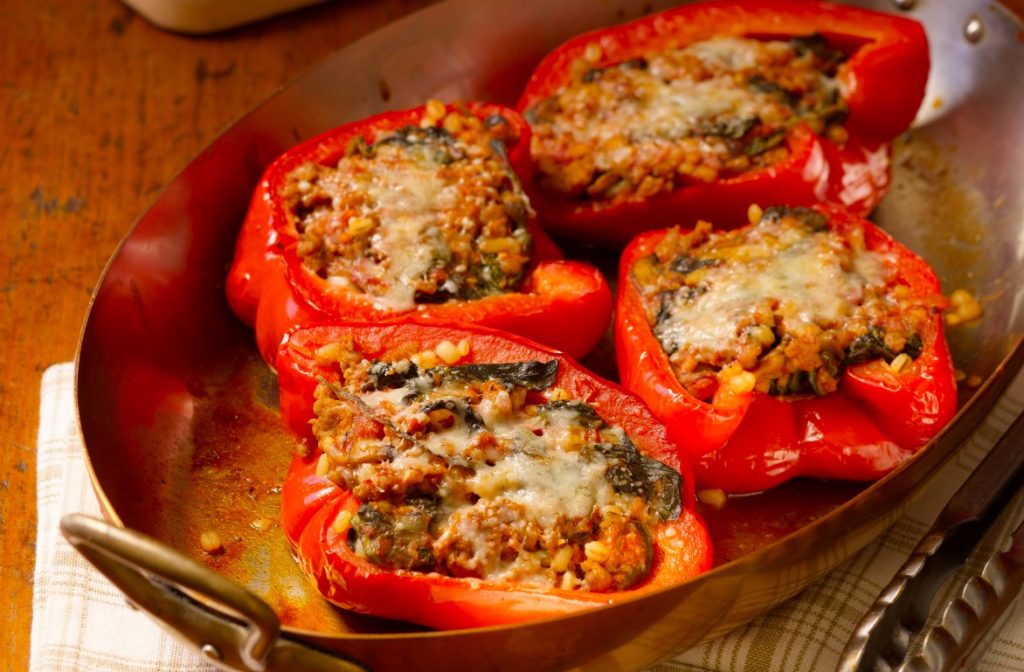 перец фаршированный курицей и гречкой