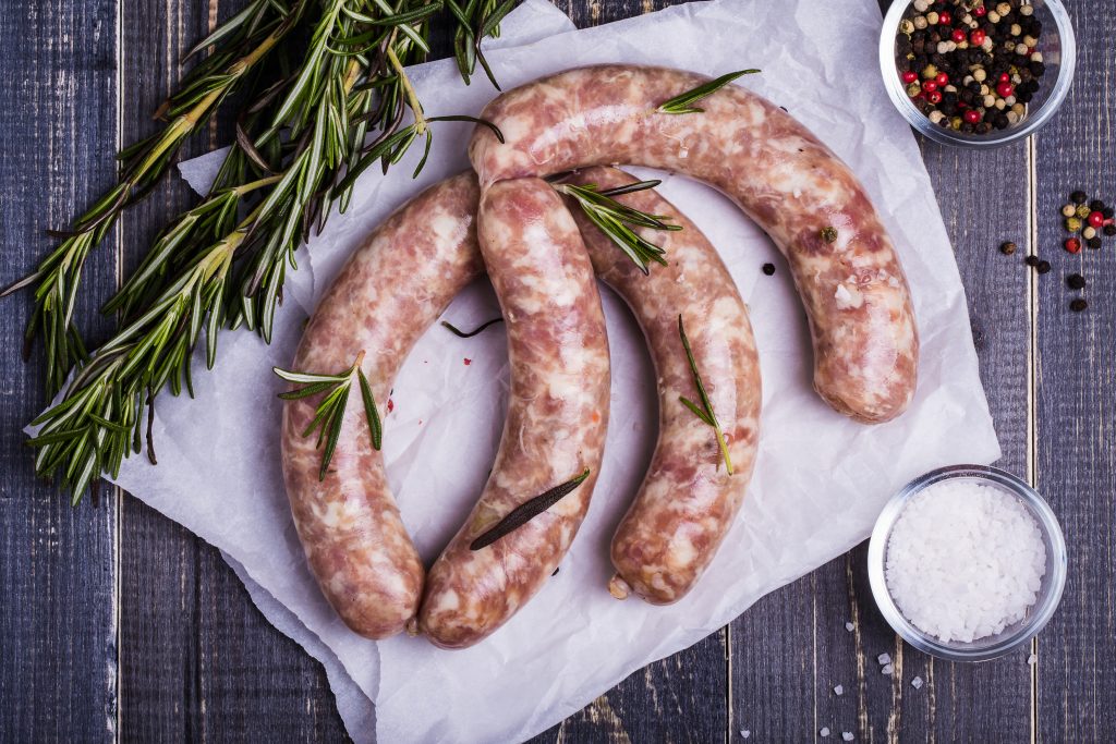 домашние колбаски в кишке рецепт на мясорубке