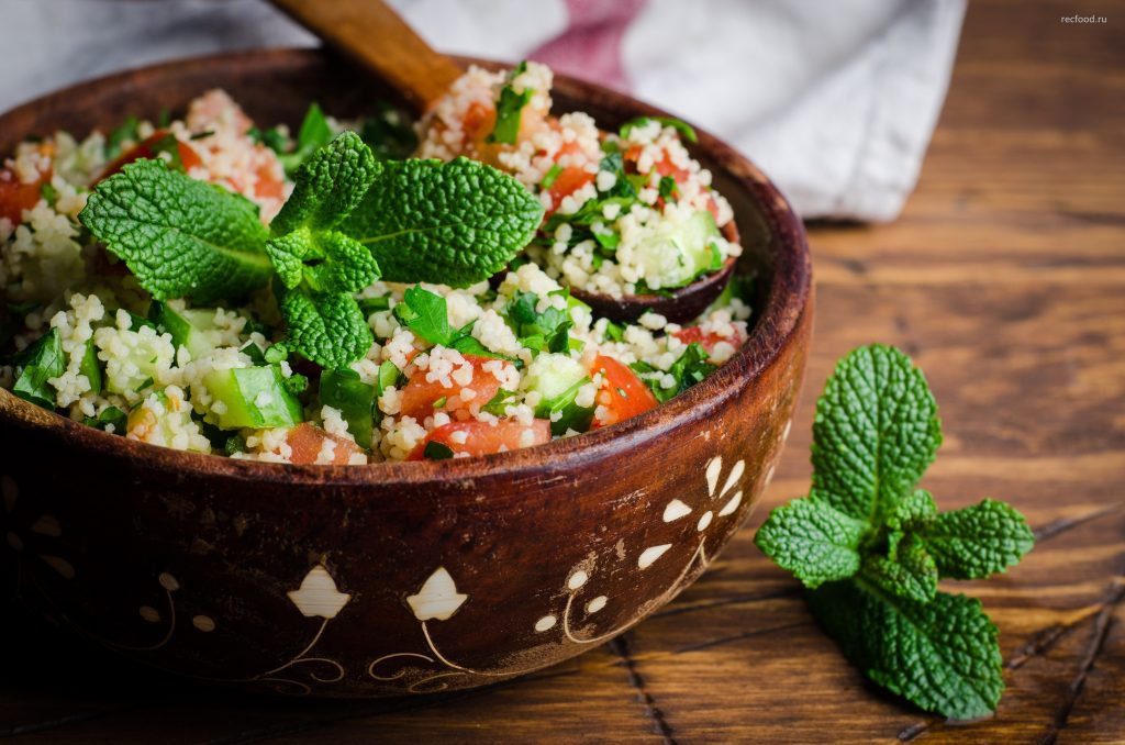 Салат с кус-кусом и брынзой